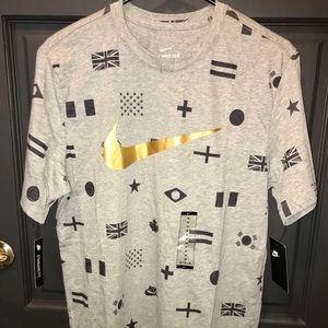 Nike -Standard Fit -100% Cotton Tee